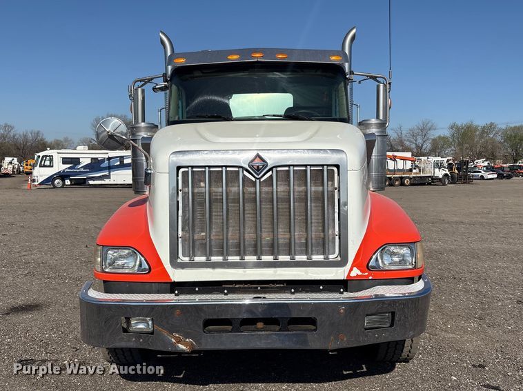 image for item EG8907 2015 International DF677 vacuum truck