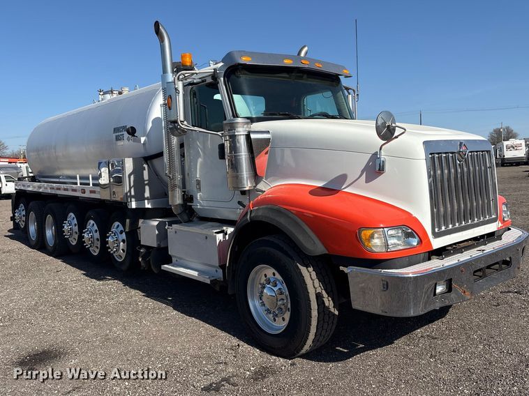 image for item EG8907 2015 International DF677 vacuum truck