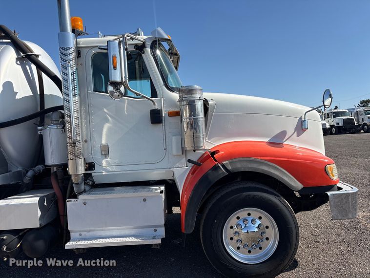 image for item EG8907 2015 International DF677 vacuum truck