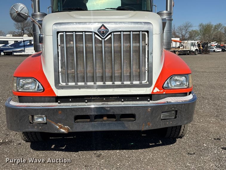 image for item EG8907 2015 International DF677 vacuum truck