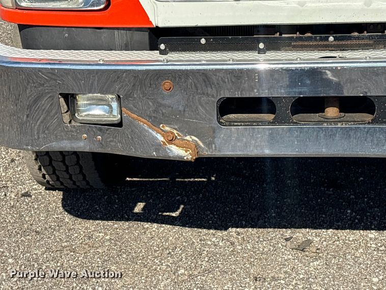 image for item EG8907 2015 International DF677 vacuum truck