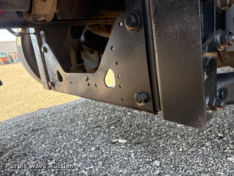 image for item EG8907 2015 International DF677 vacuum truck