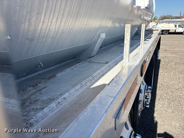 image for item EG8907 2015 International DF677 vacuum truck