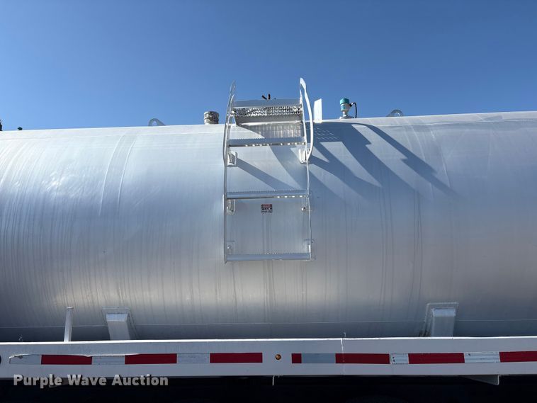 image for item EG8907 2015 International DF677 vacuum truck