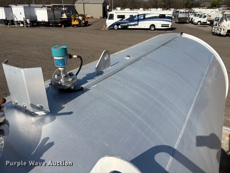 image for item EG8907 2015 International DF677 vacuum truck