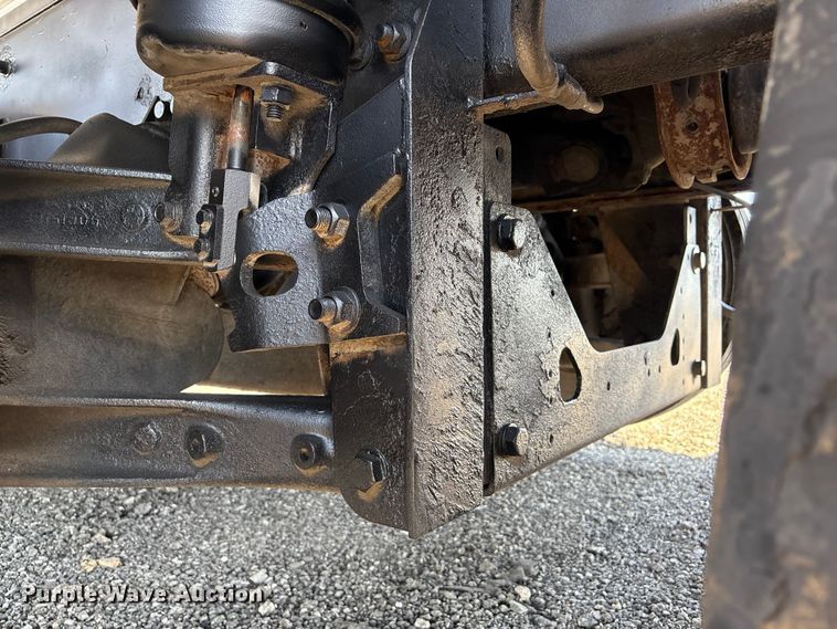 image for item EG8907 2015 International DF677 vacuum truck