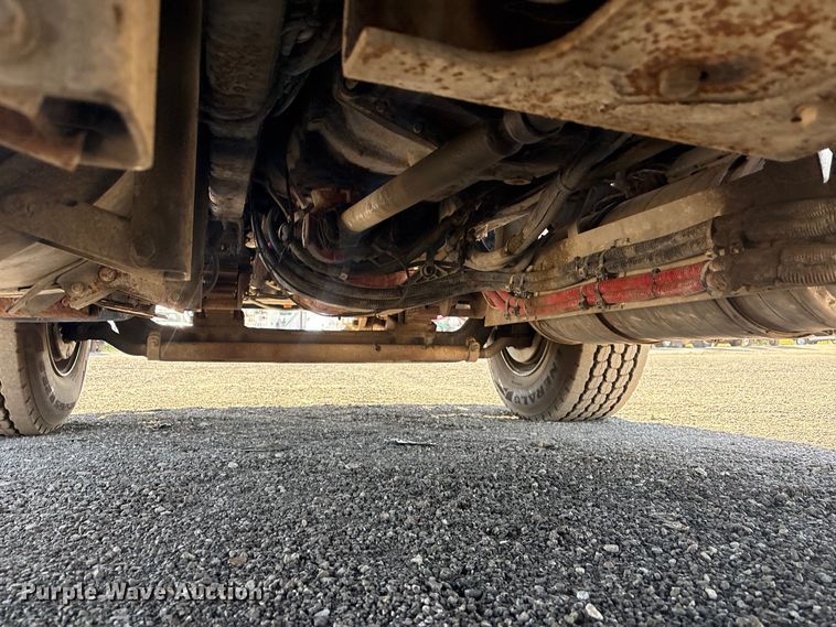 image for item EG8907 2015 International DF677 vacuum truck