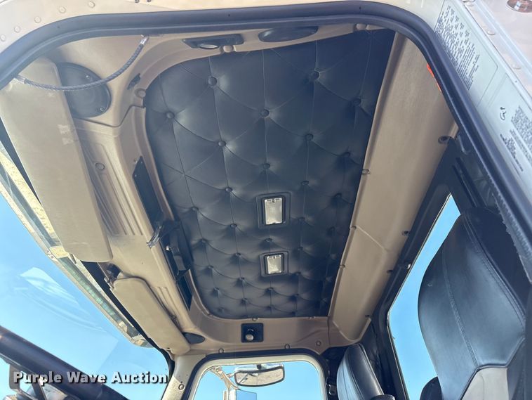 image for item EG8907 2015 International DF677 vacuum truck