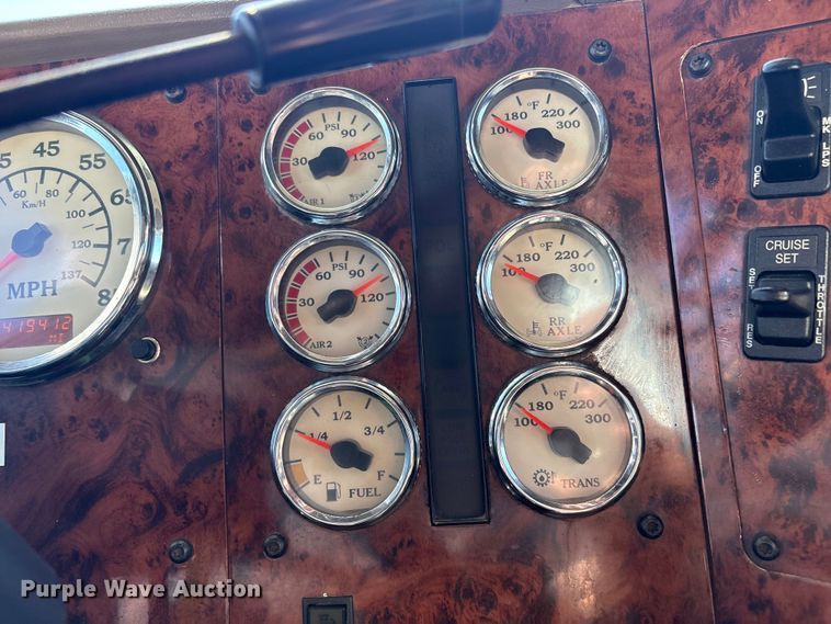 image for item EG8907 2015 International DF677 vacuum truck