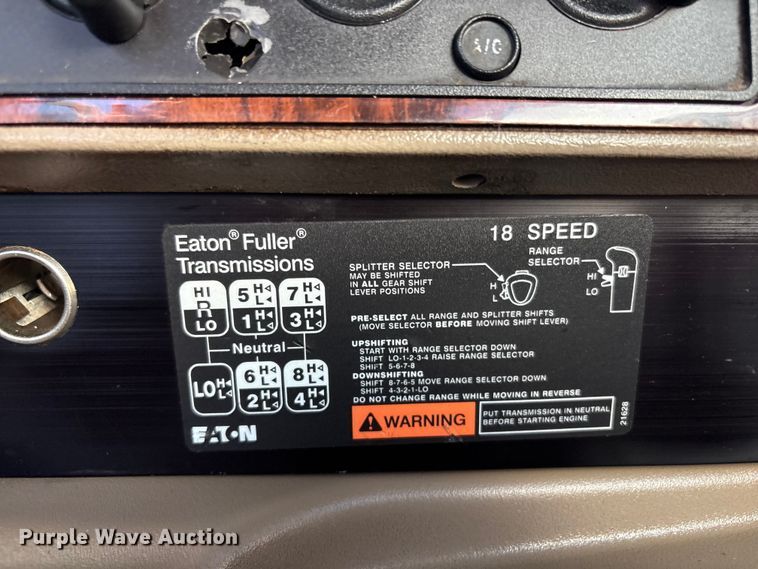 image for item EG8907 2015 International DF677 vacuum truck