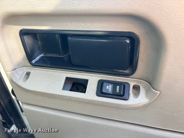 image for item EG8907 2015 International DF677 vacuum truck