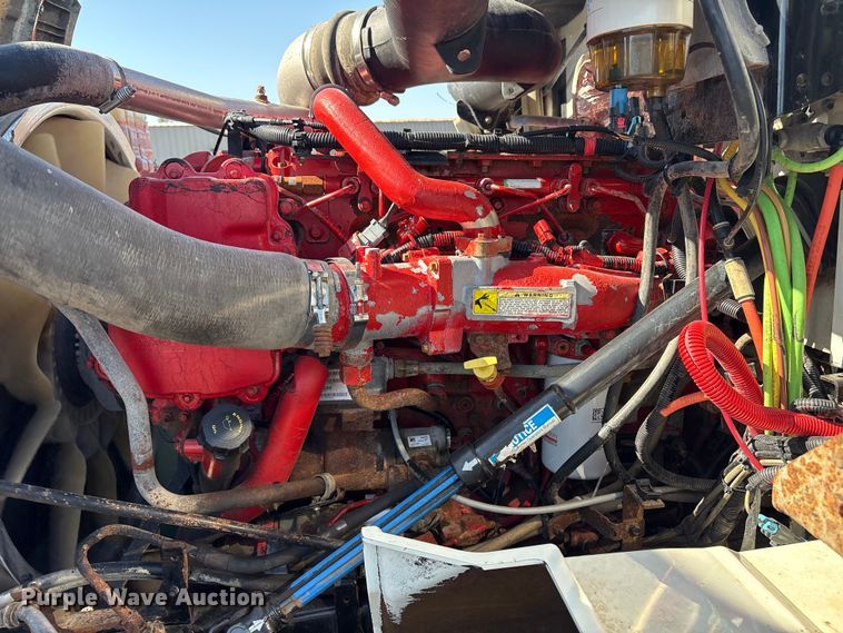 image for item EG8907 2015 International DF677 vacuum truck