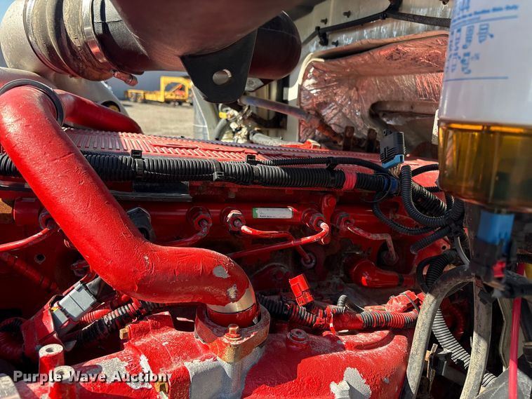 image for item EG8907 2015 International DF677 vacuum truck