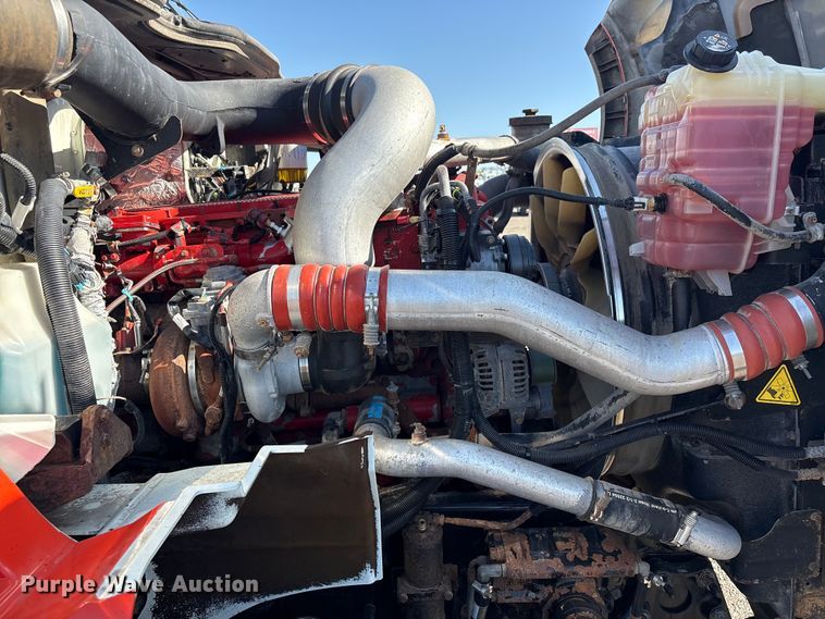 image for item EG8907 2015 International DF677 vacuum truck