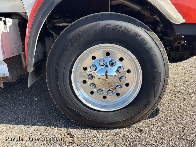 image for item EG8907 2015 International DF677 vacuum truck