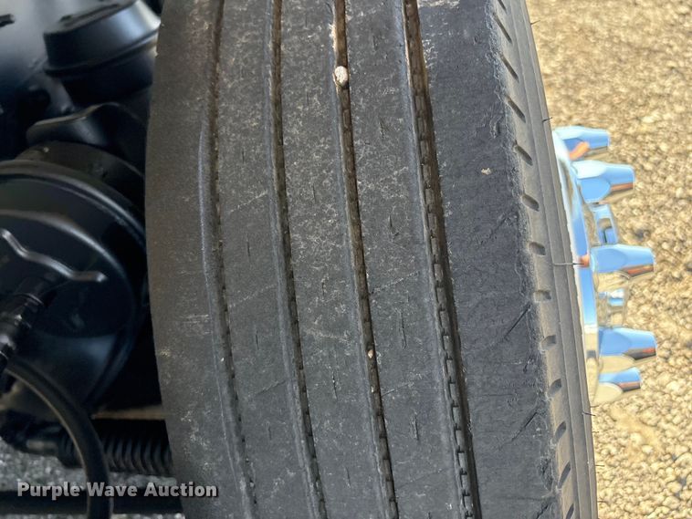 image for item EG8907 2015 International DF677 vacuum truck