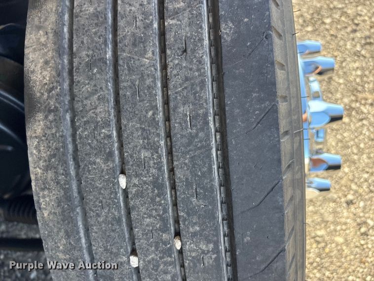 image for item EG8907 2015 International DF677 vacuum truck