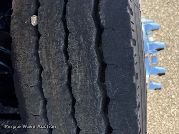 image for item EG8907 2015 International DF677 vacuum truck