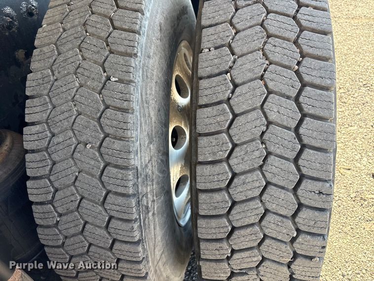 image for item EG8907 2015 International DF677 vacuum truck