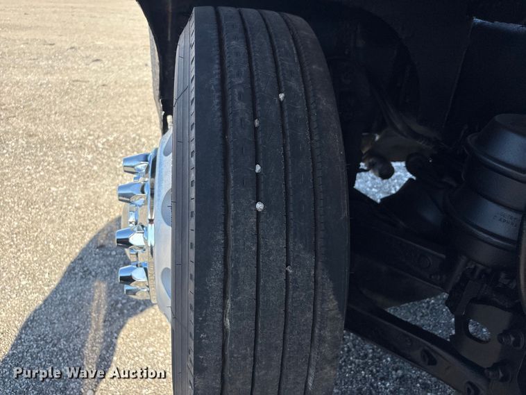 image for item EG8907 2015 International DF677 vacuum truck