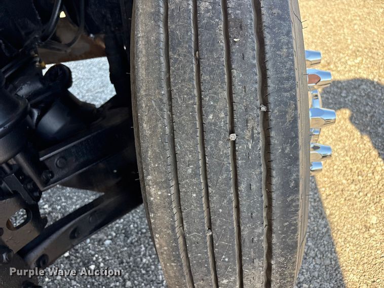 image for item EG8907 2015 International DF677 vacuum truck