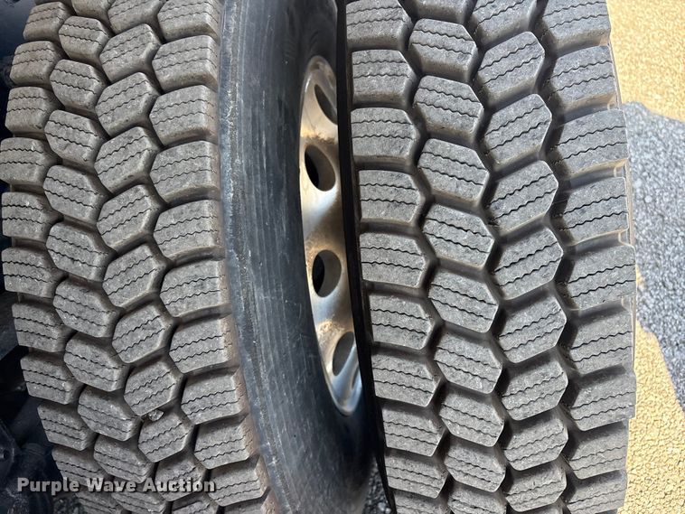 image for item EG8907 2015 International DF677 vacuum truck