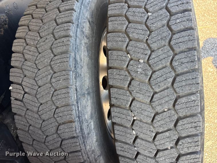 image for item EG8907 2015 International DF677 vacuum truck