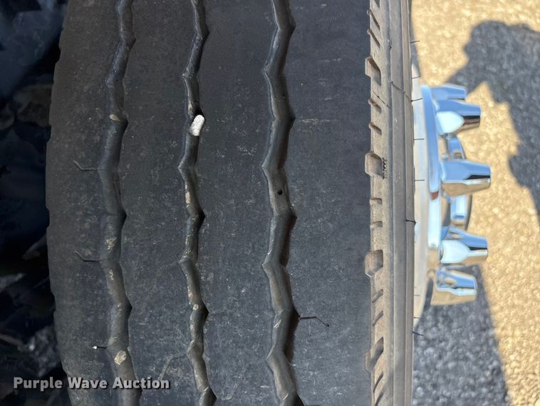 image for item EG8907 2015 International DF677 vacuum truck