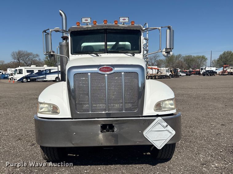 image for item EG8908 2006 Peterbilt 335 water truck