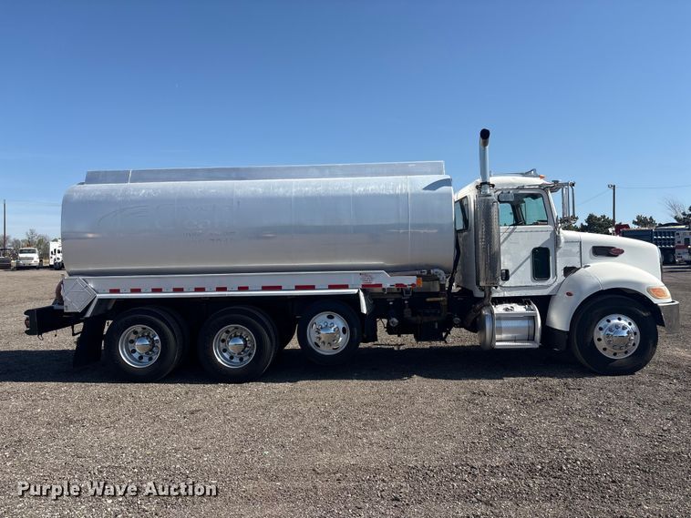 image for item EG8908 2006 Peterbilt 335 water truck