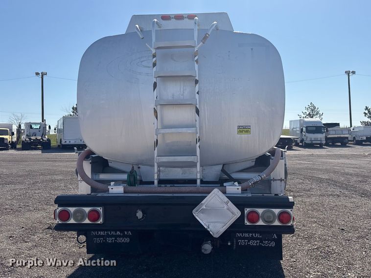 image for item EG8908 2006 Peterbilt 335 water truck