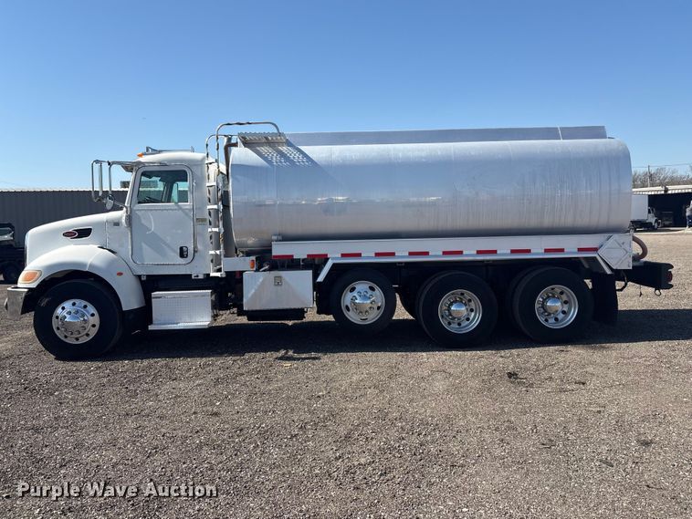 image for item EG8908 2006 Peterbilt 335 water truck
