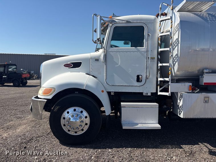 image for item EG8908 2006 Peterbilt 335 water truck