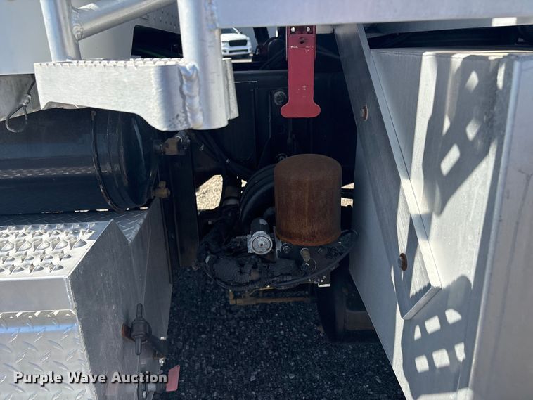 image for item EG8908 2006 Peterbilt 335 water truck