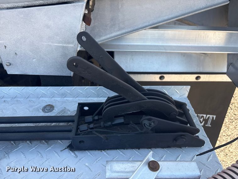 image for item EG8908 2006 Peterbilt 335 water truck