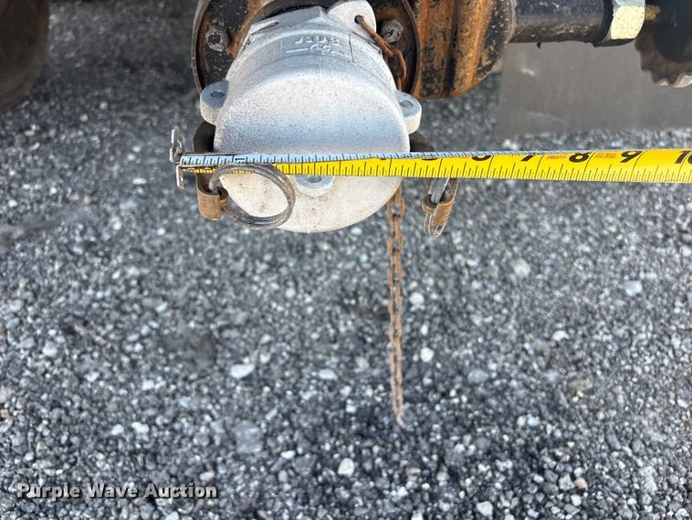 image for item EG8908 2006 Peterbilt 335 water truck