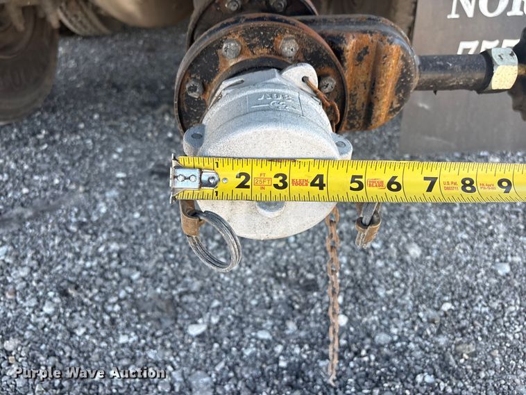 image for item EG8908 2006 Peterbilt 335 water truck