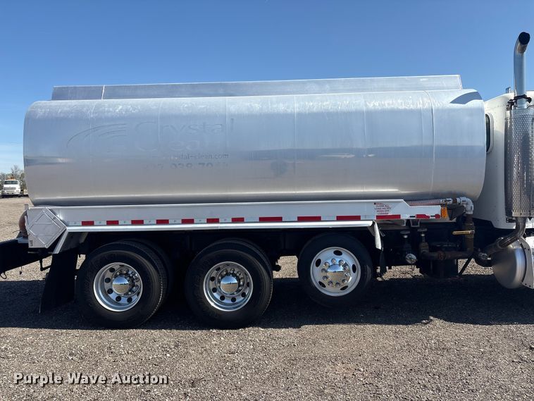 image for item EG8908 2006 Peterbilt 335 water truck