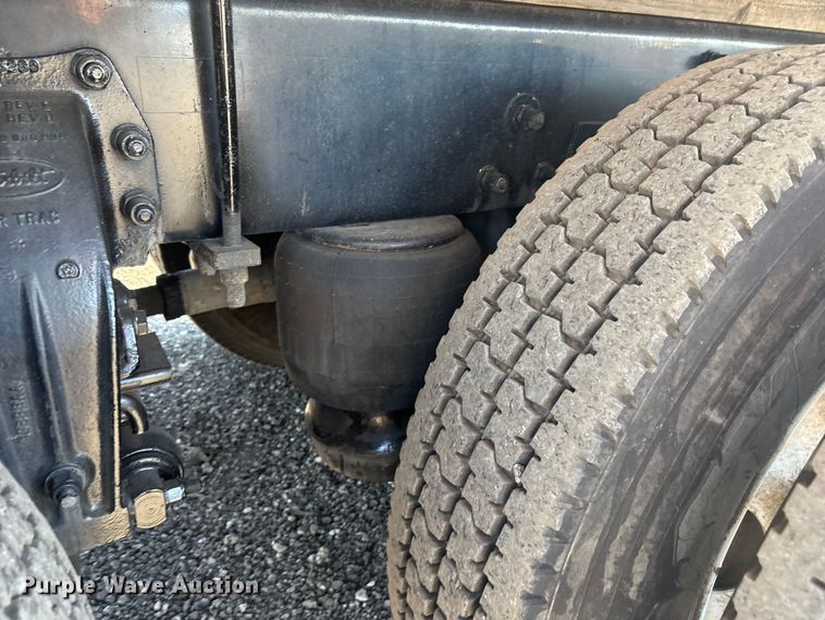 image for item EG8908 2006 Peterbilt 335 water truck