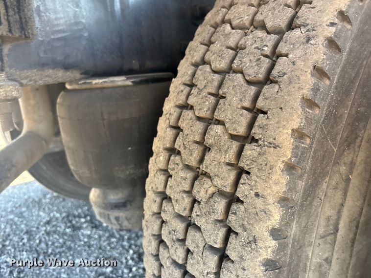 image for item EG8908 2006 Peterbilt 335 water truck