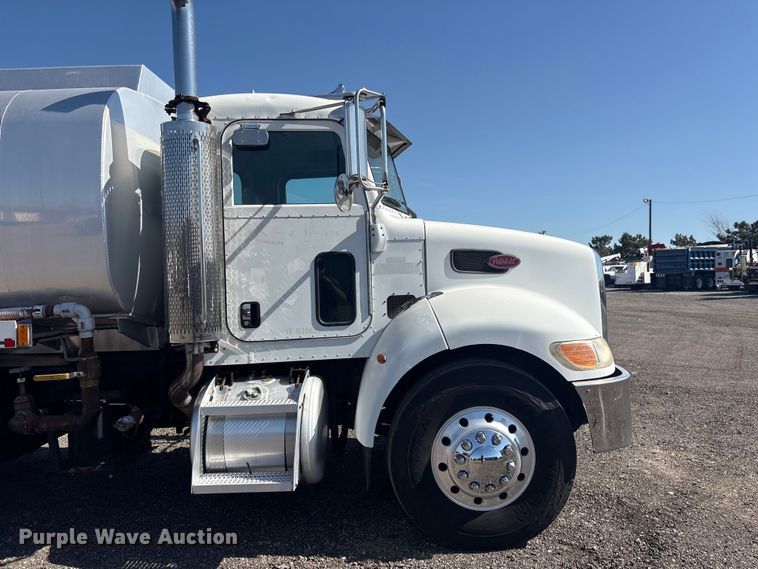 image for item EG8908 2006 Peterbilt 335 water truck