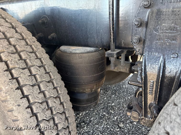 image for item EG8908 2006 Peterbilt 335 water truck