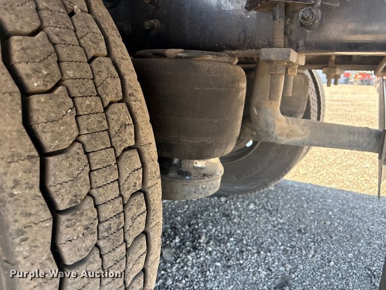 image for item EG8908 2006 Peterbilt 335 water truck