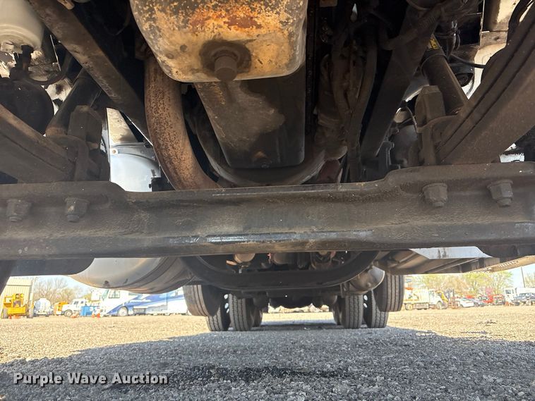 image for item EG8908 2006 Peterbilt 335 water truck