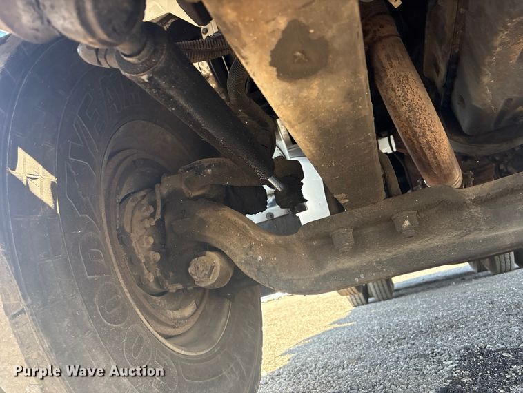 image for item EG8908 2006 Peterbilt 335 water truck