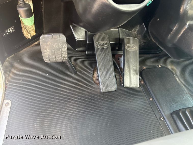 image for item EG8908 2006 Peterbilt 335 water truck