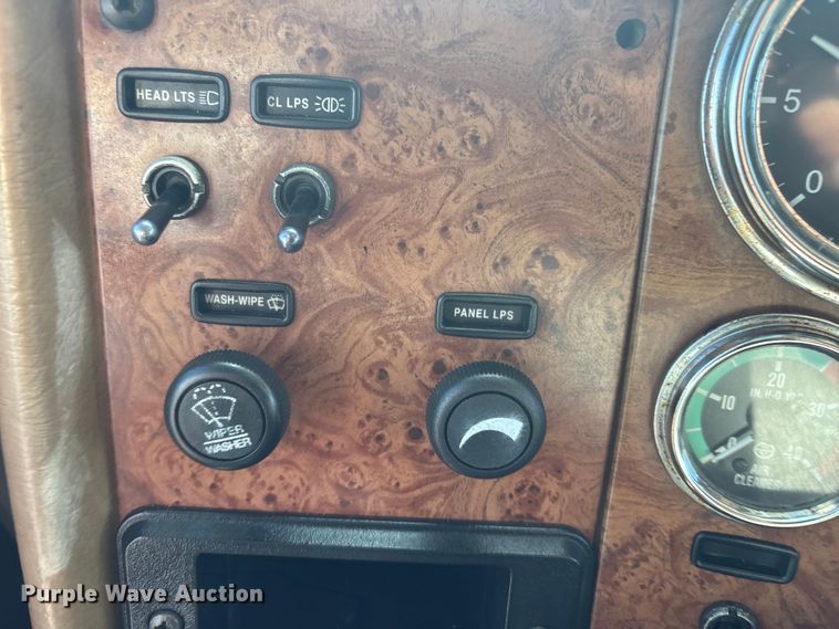 image for item EG8908 2006 Peterbilt 335 water truck