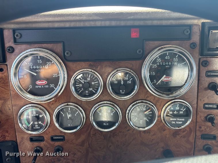 image for item EG8908 2006 Peterbilt 335 water truck