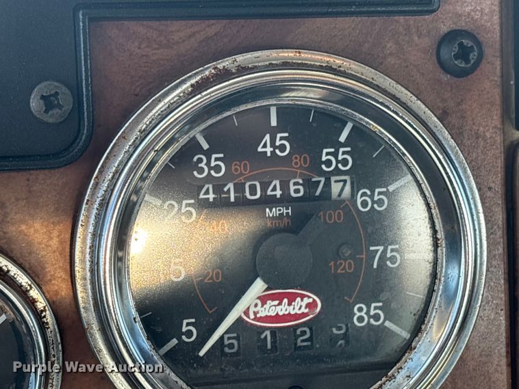 image for item EG8908 2006 Peterbilt 335 water truck