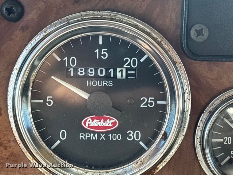 image for item EG8908 2006 Peterbilt 335 water truck